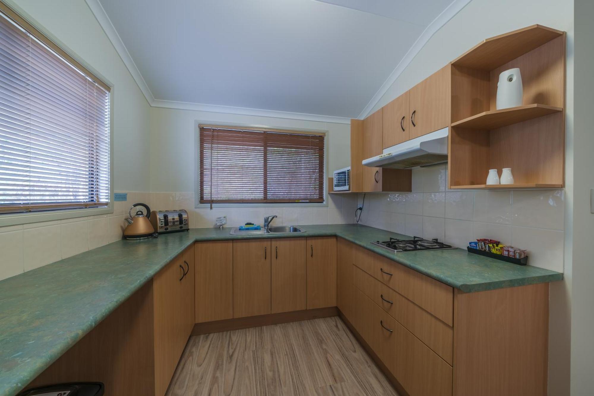 Capricorn Caves Hotel Rockhampton Bagian luar foto