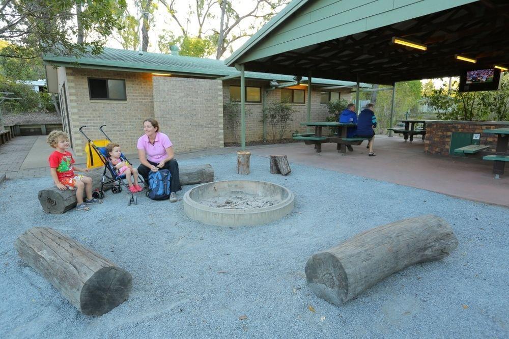 Capricorn Caves Hotel Rockhampton Bagian luar foto