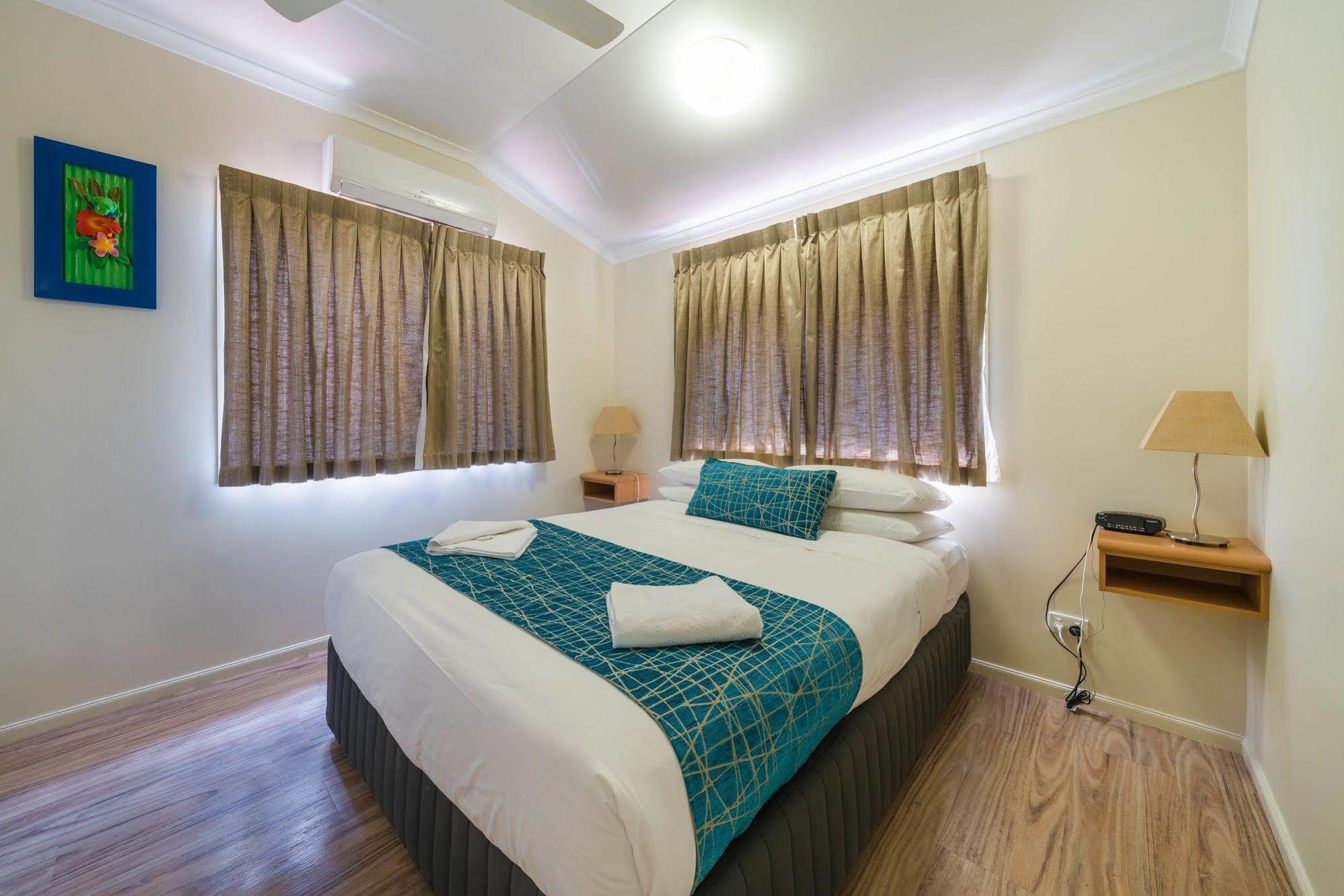 Capricorn Caves Hotel Rockhampton Bagian luar foto