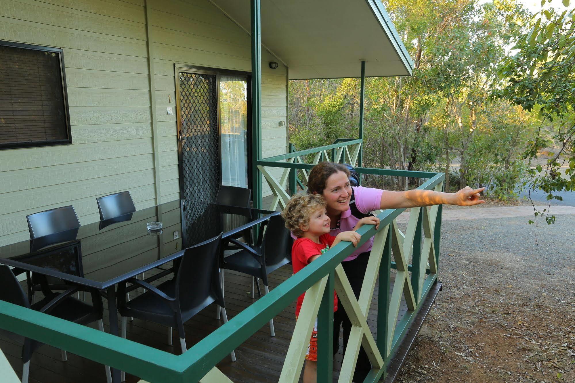 Capricorn Caves Hotel Rockhampton Bagian luar foto