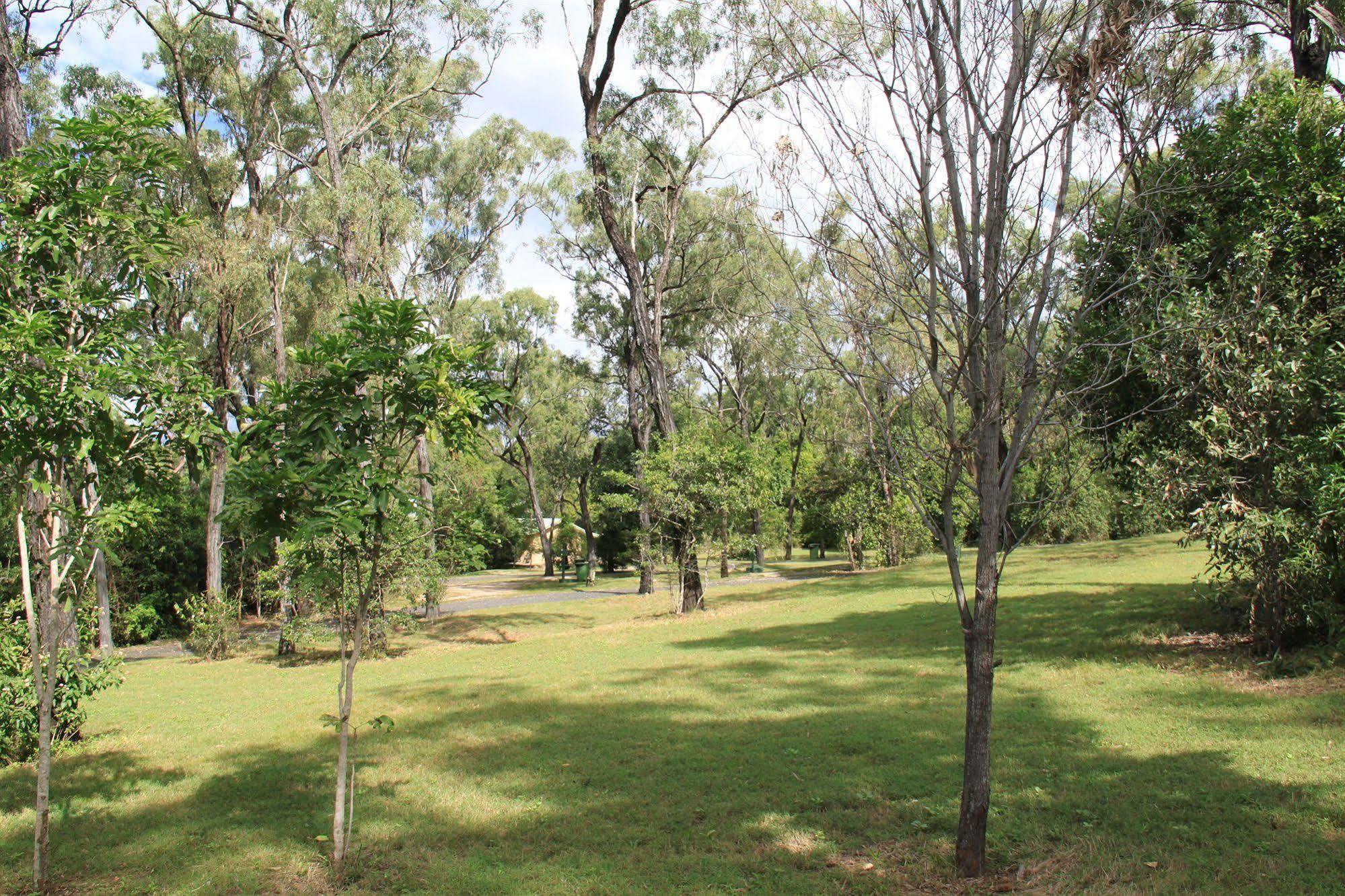 Capricorn Caves Hotel Rockhampton Bagian luar foto