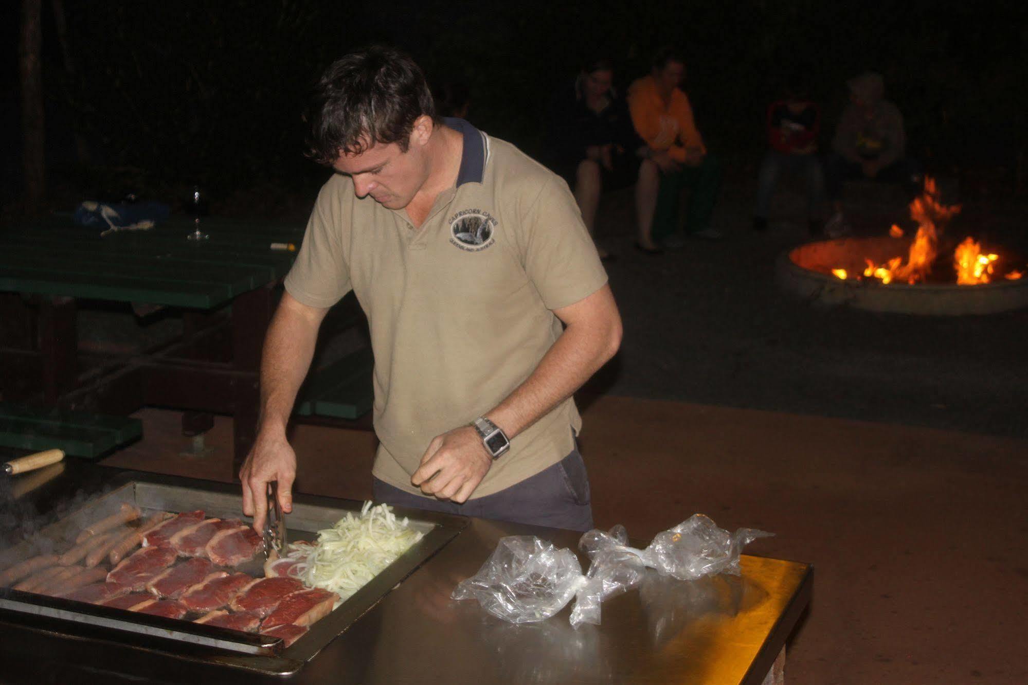 Capricorn Caves Hotel Rockhampton Bagian luar foto