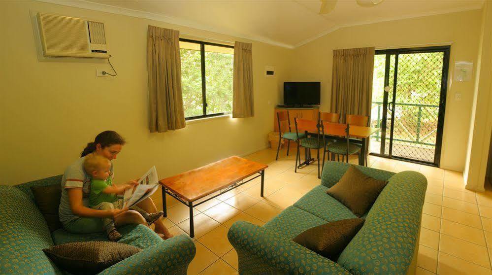 Capricorn Caves Hotel Rockhampton Bagian luar foto